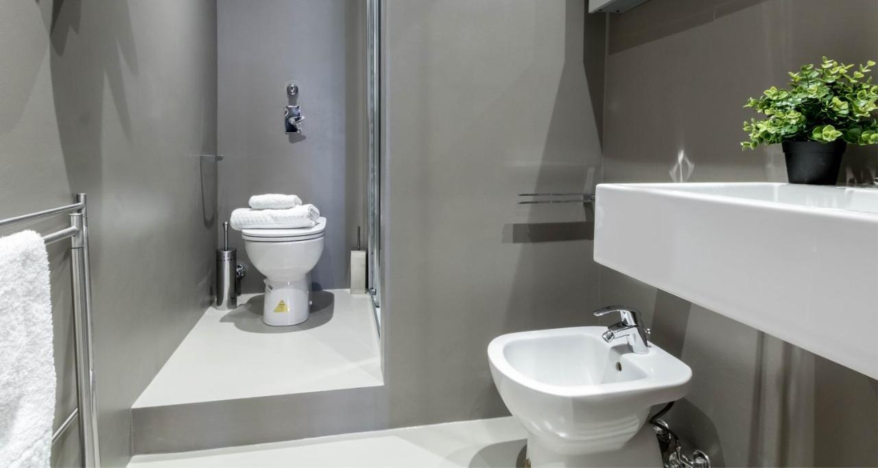 Apartamento ALTIDO Spacious 1 BR Apt near S Agostino metro Milán Exterior foto